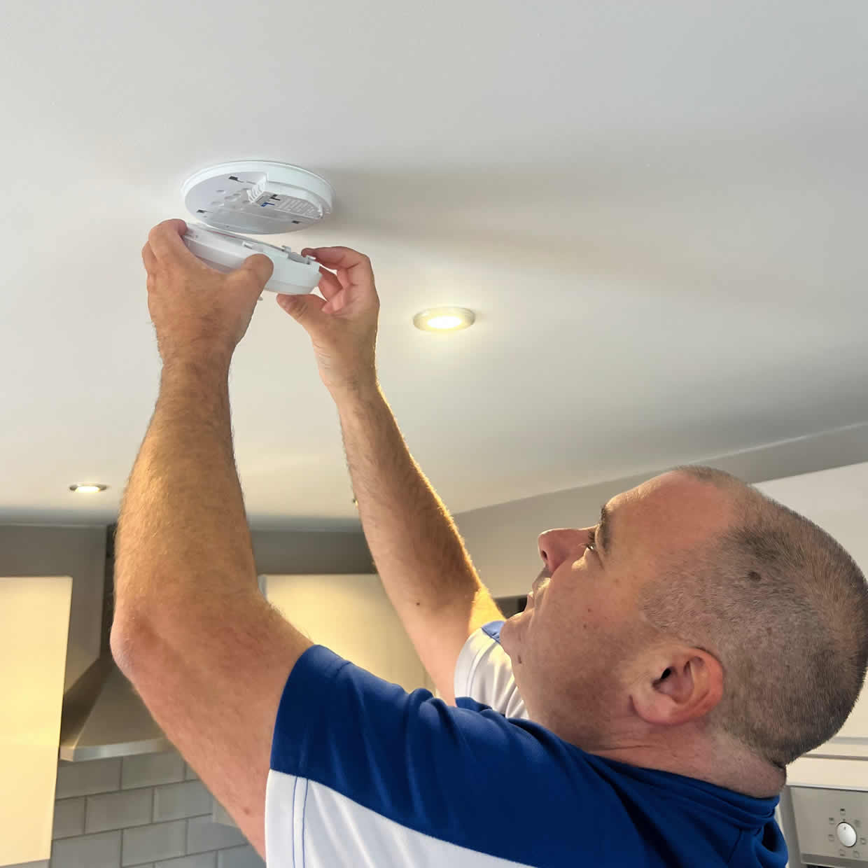 Local smoke alarm installer covering Littlehampton